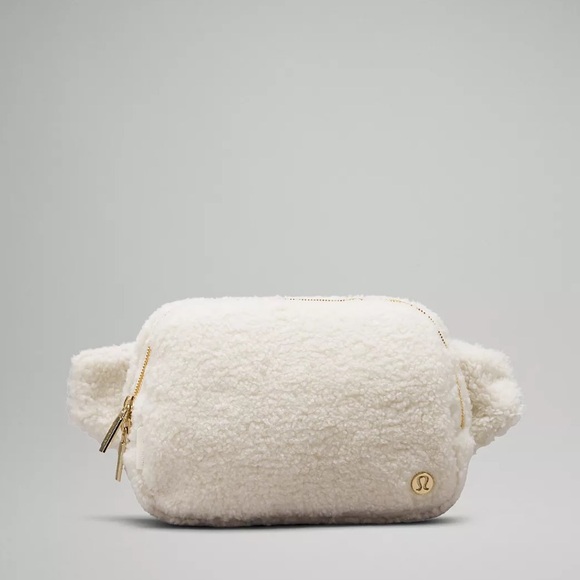 Lululemon Everywhere belt bag 2L - fleece - Picture 1 of 3